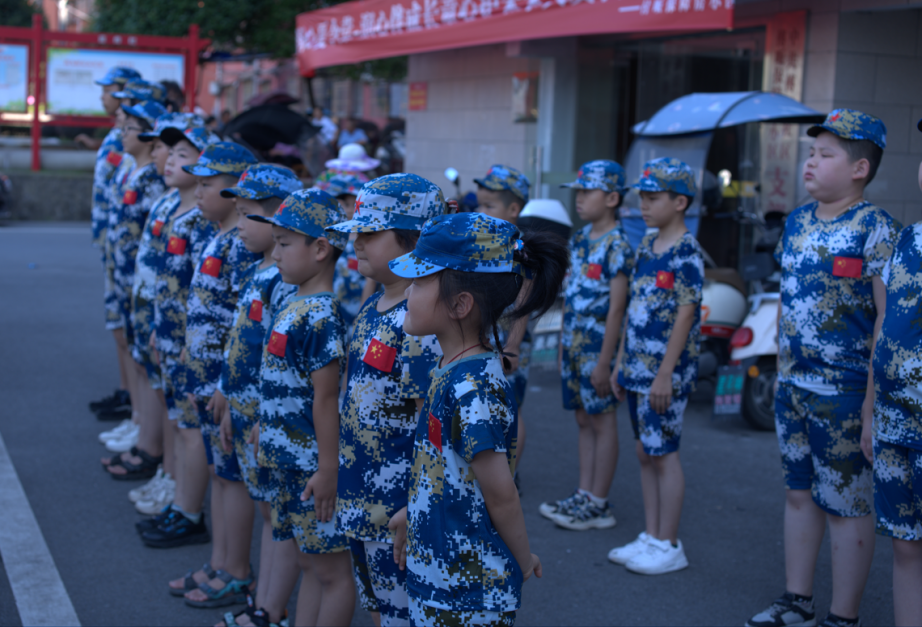 “少年軍校”強(qiáng)勢(shì)開營(yíng) ,，孩子你怕苦怕累嗎？