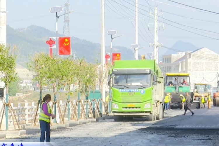 張塝鎮(zhèn)：加快道路升級(jí) 提升鄉(xiāng)村顏值