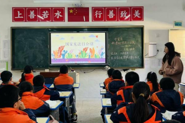 蘄春縣劉河實驗小學：法治伴我行 共筑中國夢